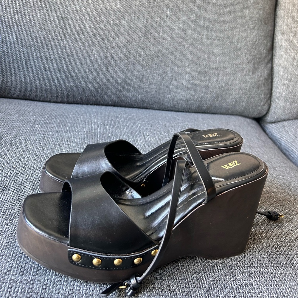 Zara Black Strappy Wedge Sandals